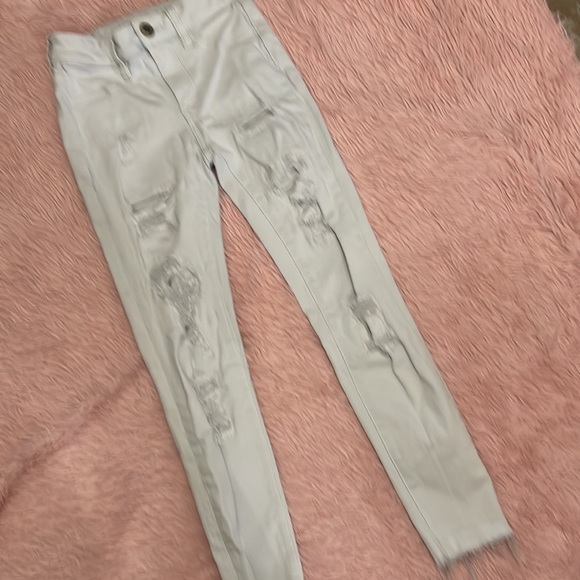 AMERICAN EAGLE OUTFITTERS - Size 0 - High Rise Jegging Crop - Distressed - Picture 3 of 14